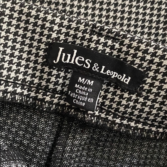 Black and White Woman’s Pull-up Trousers - Picture 4 of 5